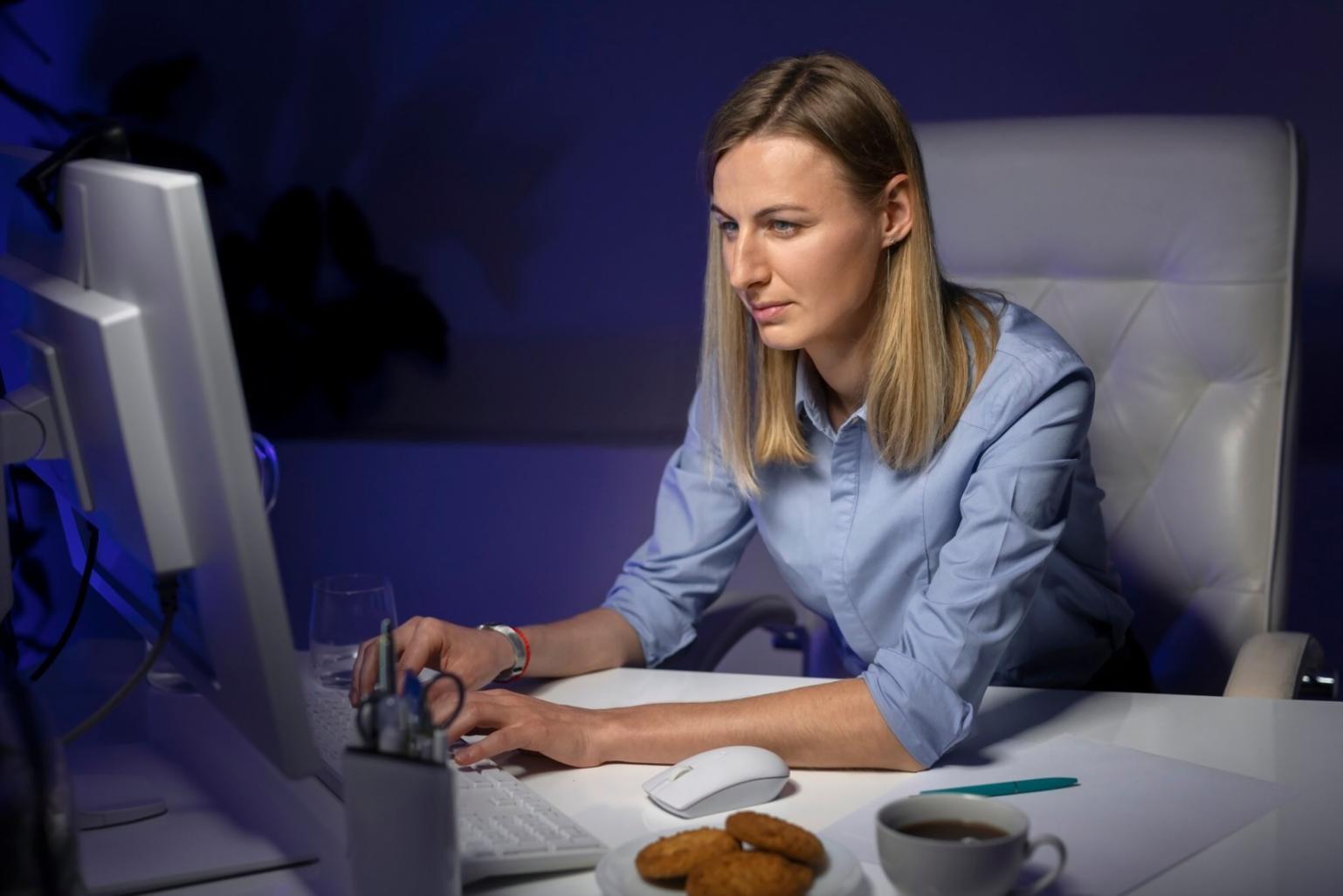 Mobile app testing environment with multiple device screens